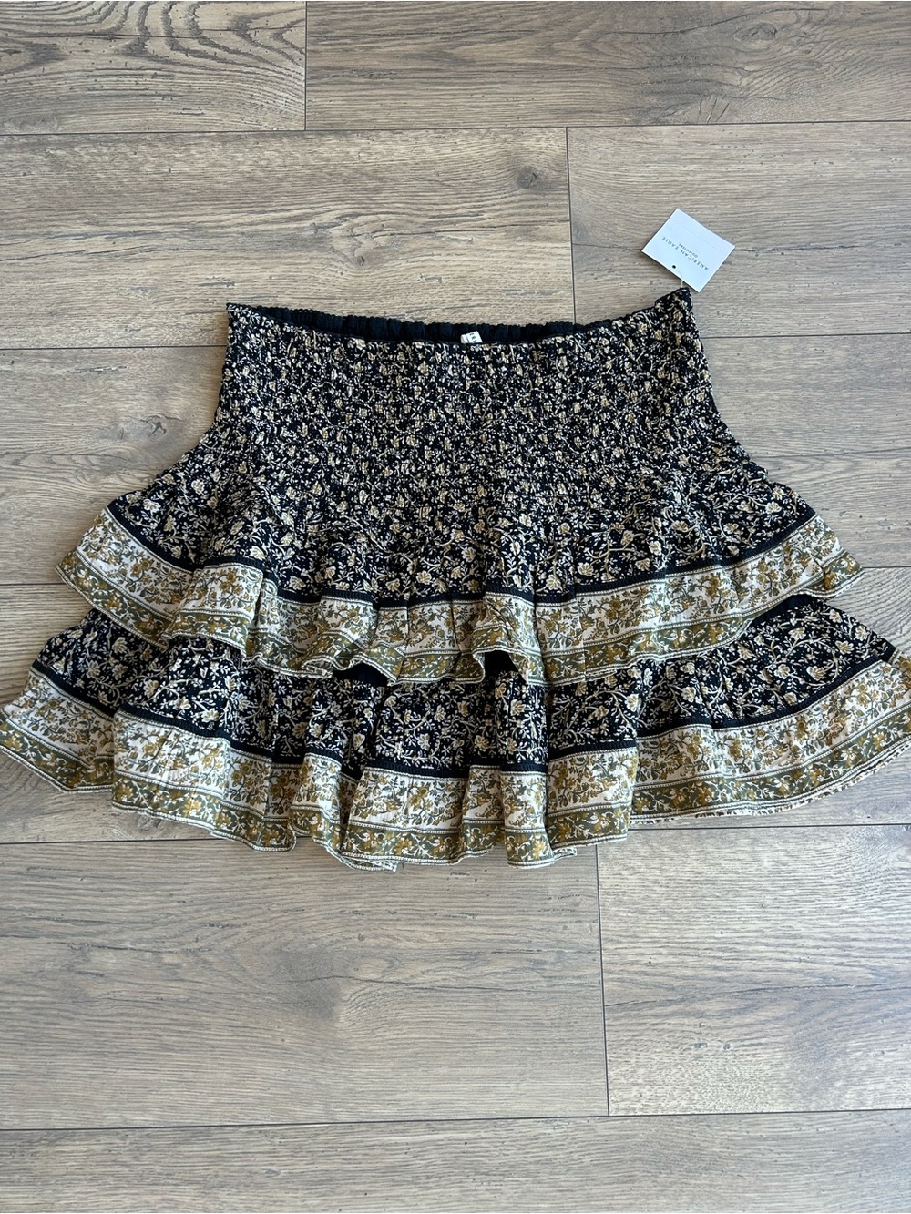 🦅 AE Tiered Black and Tan Floral Ruffle Skirt. NWT